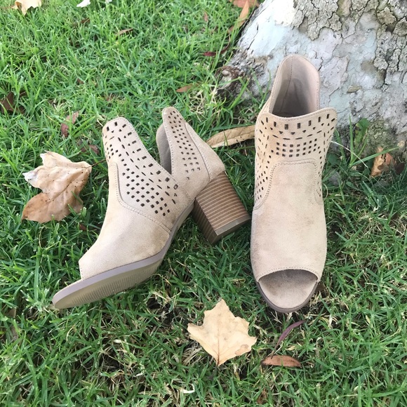 Beige faux suede peep toe cutout ankle booties✨ - Picture 6 of 7